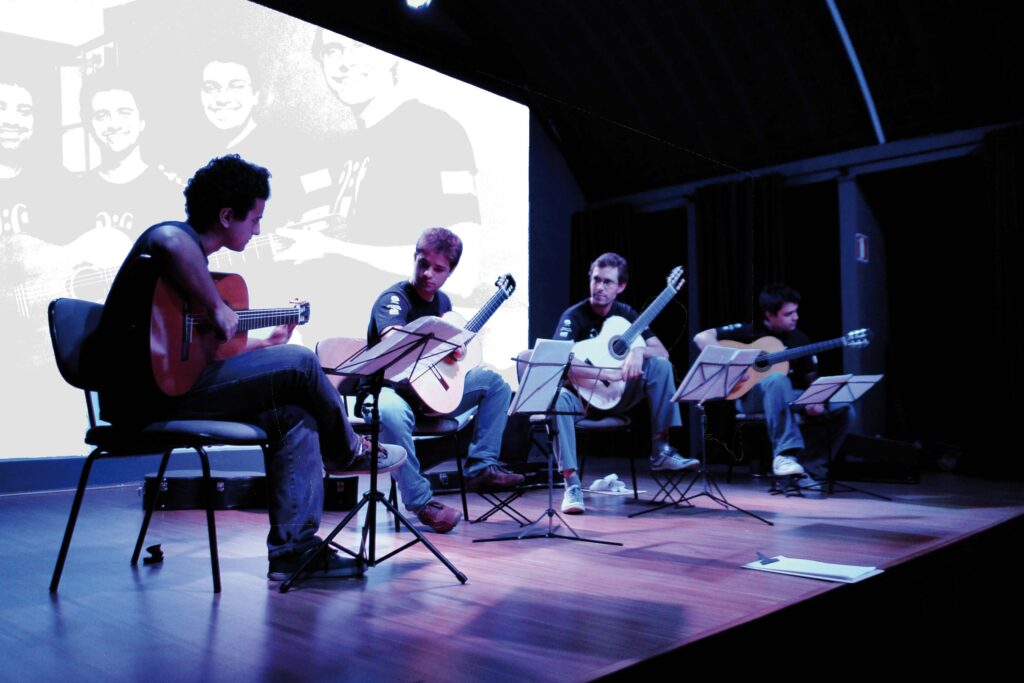 Quarteto Feito à Mão toca Villa-Lobos