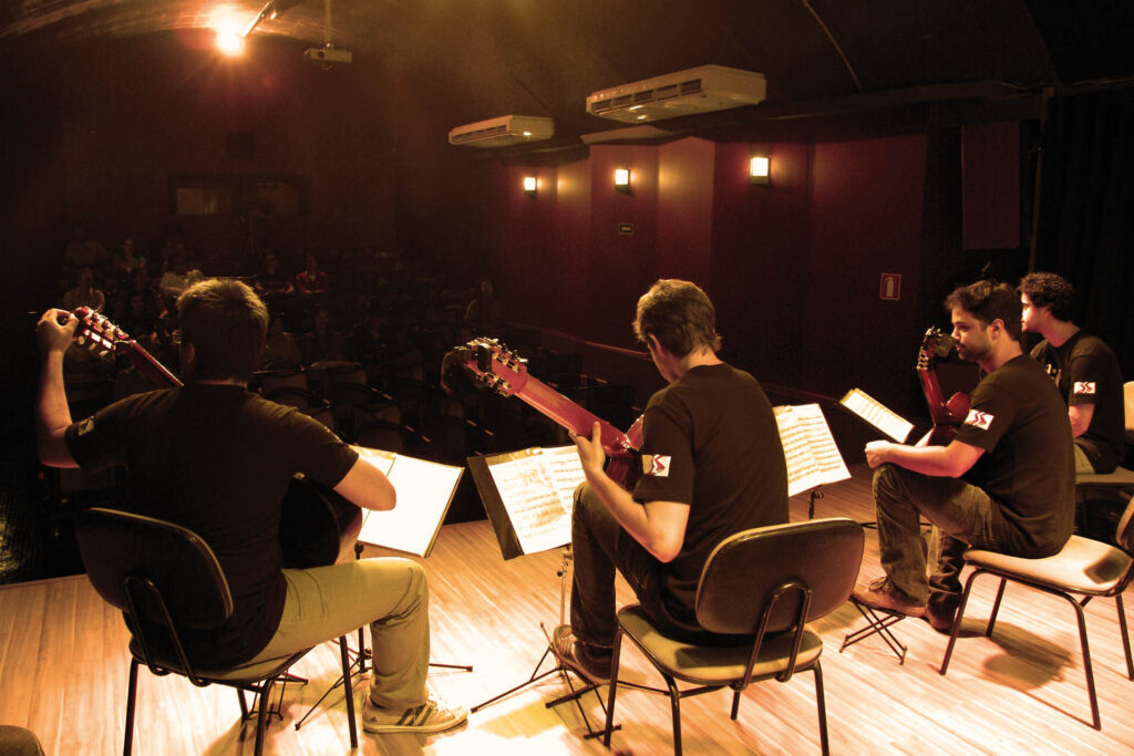 Quarteto Feito à Mão toca Villa-Lobos