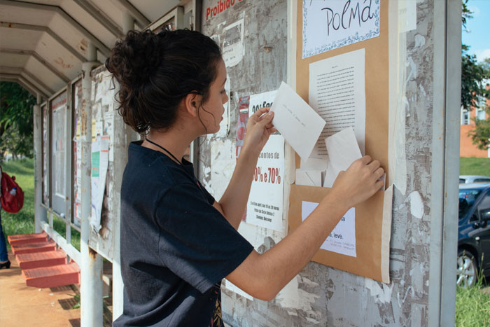 Confira as fotos da primera intervenção do Ponto Poema nos pontos de ônibus da Unicamp