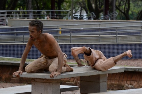 Carcaças faz intervenção na Praça do Ciclo Básico