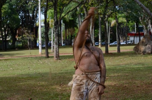 Carcaças faz intervenção na Praça do Ciclo Básico