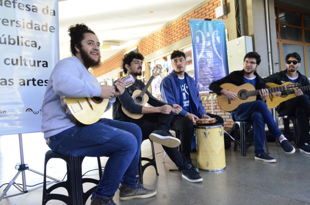 Cordas Vivas se apresenta em evento da Comvest